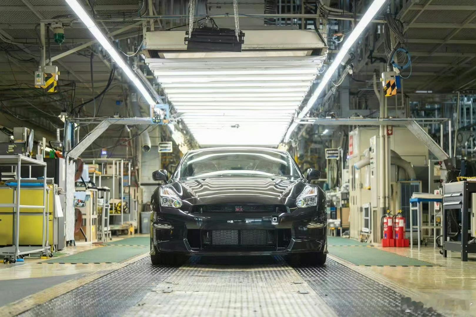再见GTR……从上学的时候就开始喜欢，每次提到“战神”就兴奋，大一的时候第一次坐