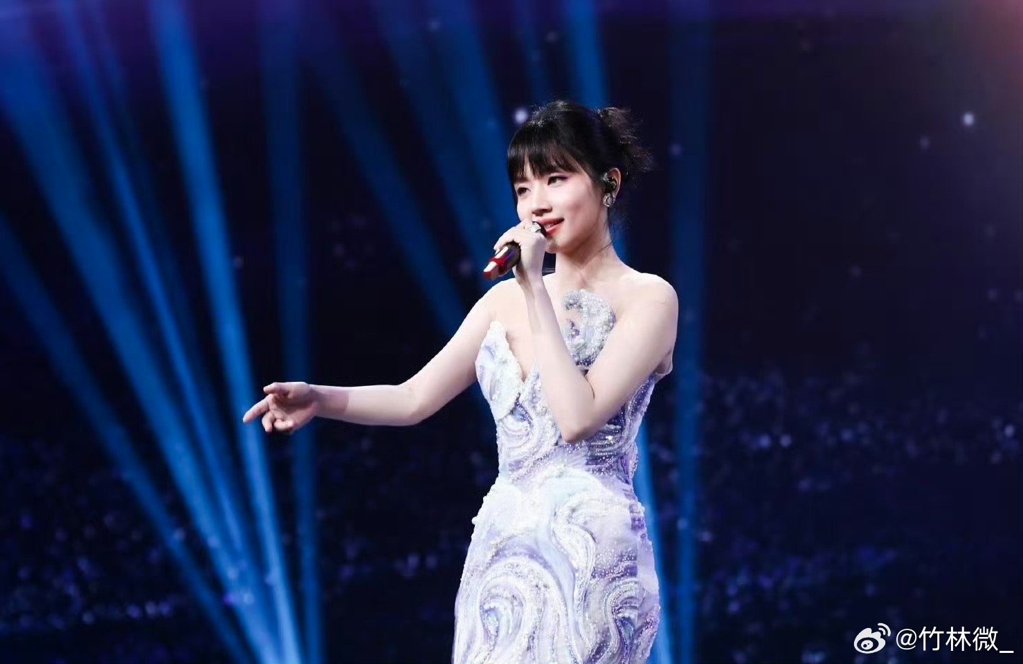 看到刘惜君齐刘海造型真的有种恍惚感，萌萌的刘小妹一枚，直接梦回09年快女了！！ 