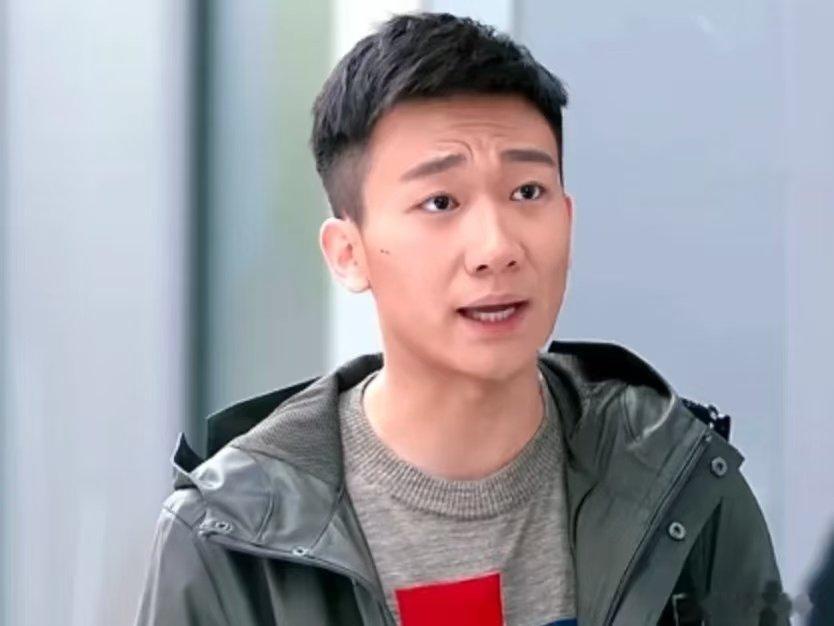 从欢乐颂妈宝到暗潮变态他好敢应勤在暗潮这么变态他妈知道吗 《暗潮缉凶》里“应勤”