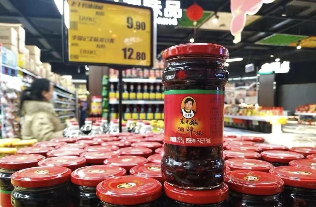 72岁的老干妈陶华碧三年干回营收巅峰的原因，

终于搞清楚了，

不是因为她营销