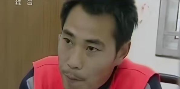 太嚣张！同村无赖长期骚扰同乡老实人的妻子，当众放狂言"睡你老婆是看得起你"，彻底