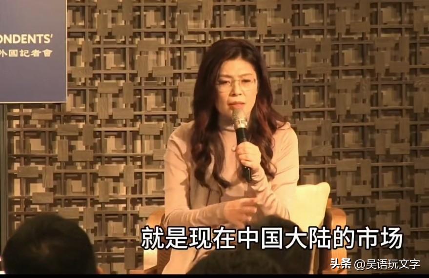 郑丽文接受美国记者采访时直言，靠购买再多美国的军火，台湾再强的武力也保护不了台湾