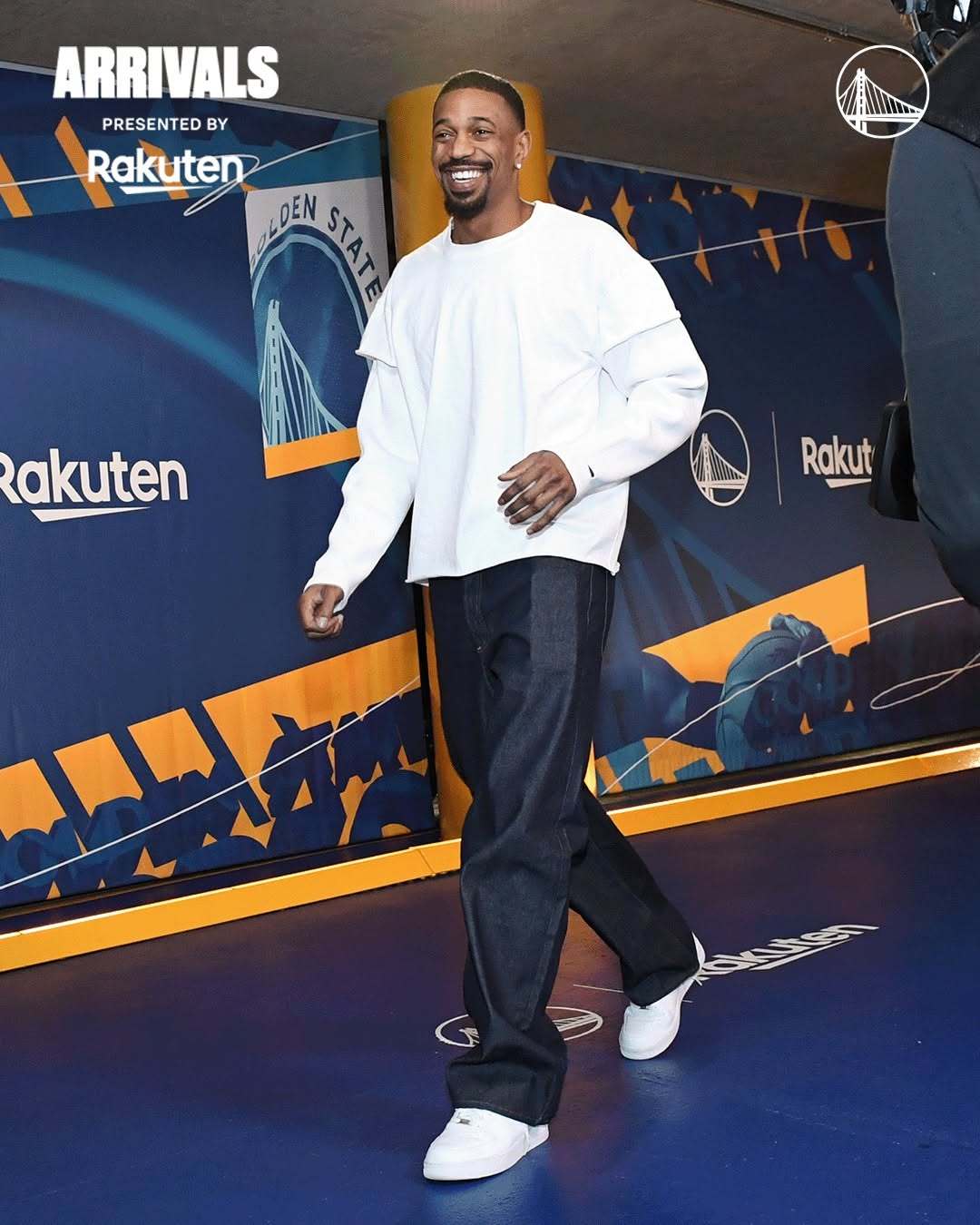 追梦格林身穿东北大花勇士vs快船金州勇士