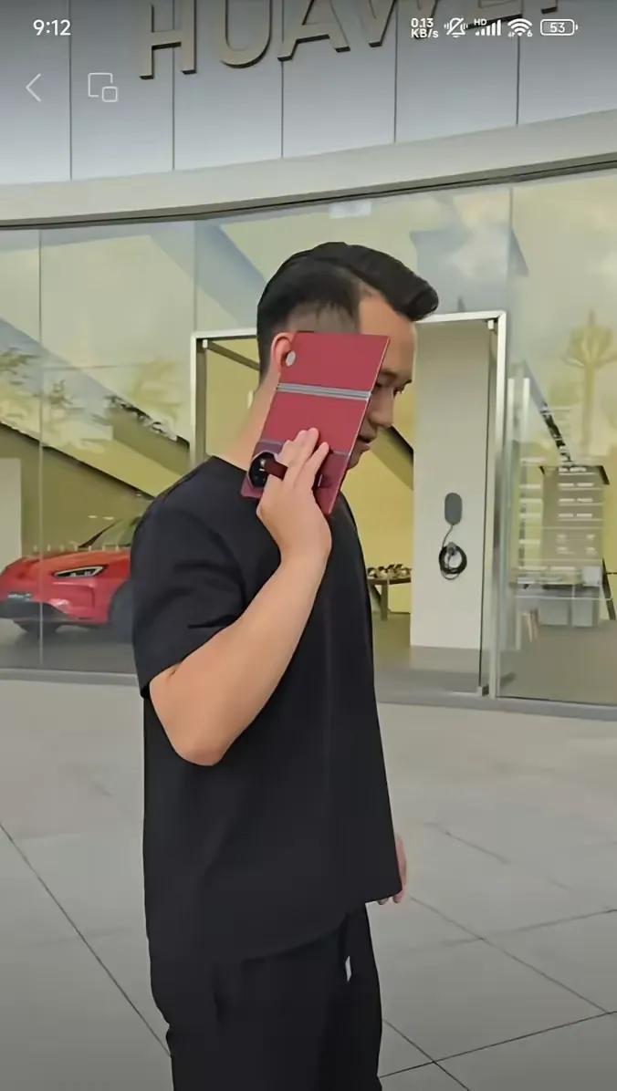 华为新三折叠手机将改变人们接听电话的姿势，前提是你要买的起，2万的价格不是随便你