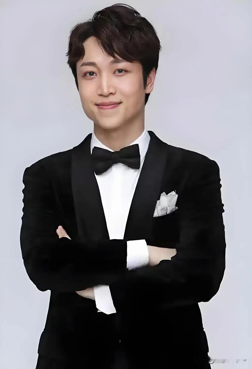 连追三集《生万物》，

有个镜头太味儿了笑死个人，

那就是张海宇饰演的郭龟腰居