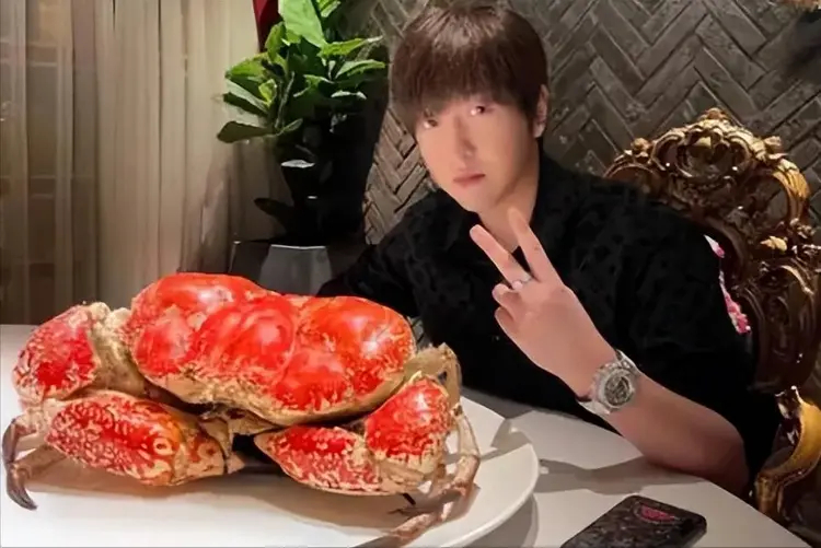 网红白冰偷税911.18万依法纳税是公民基本义务，公众人物更需以身作则。白冰利用