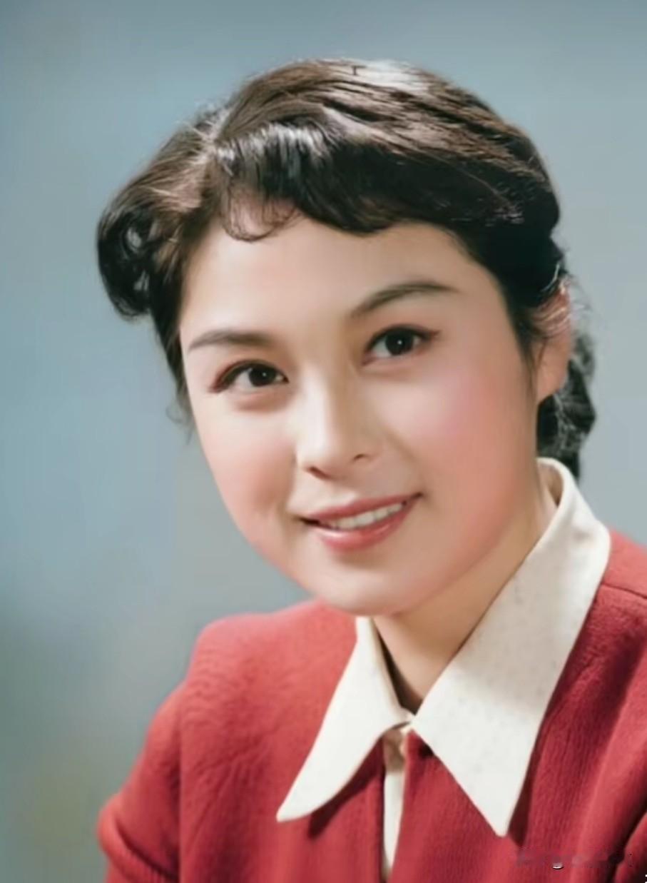为什么八十年代当红女星中，她很少被人提及呢？
她1979年首次参演长春电影制片厂