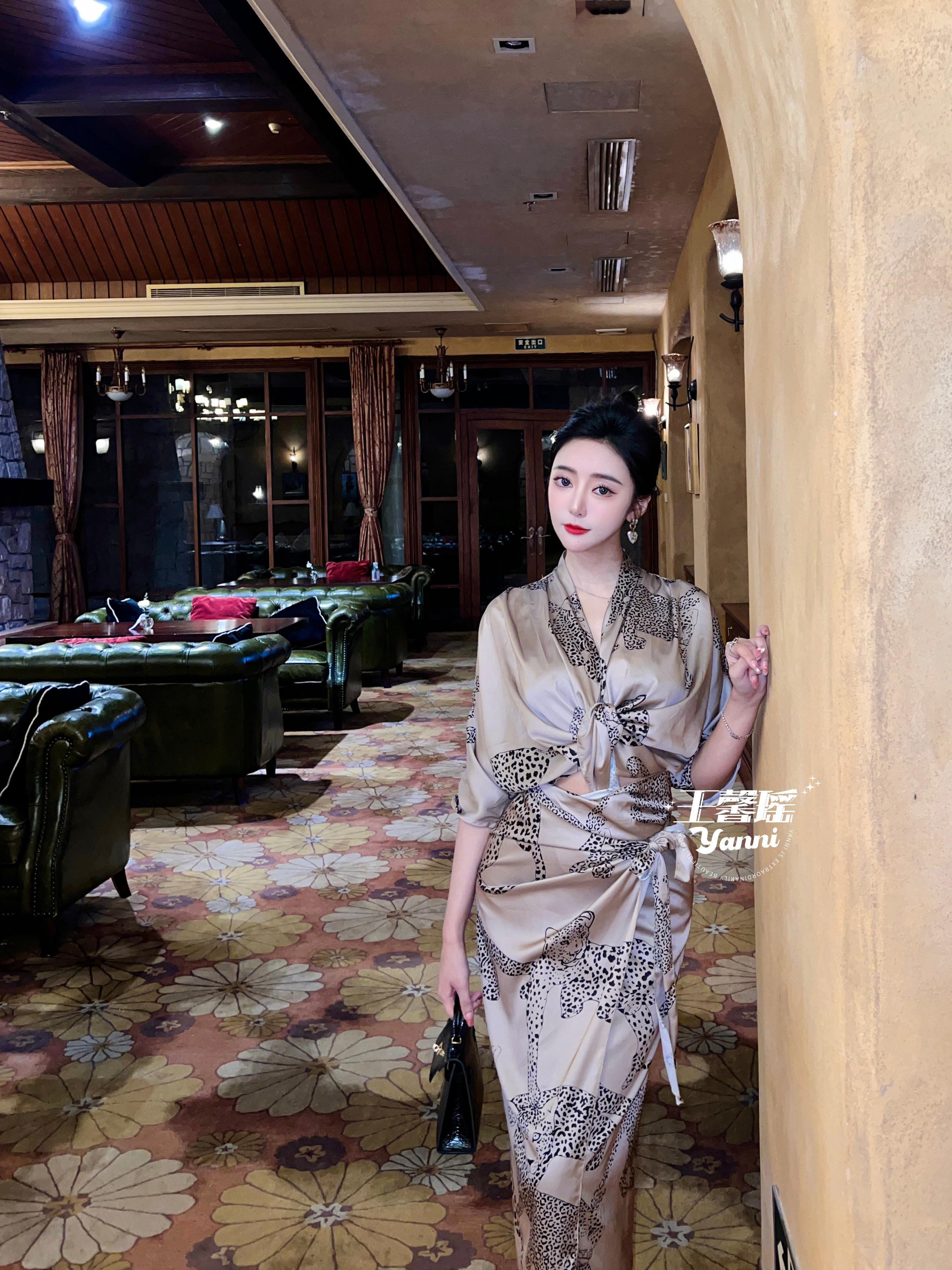#瑶瑶花絮##热门美女# -你不理解，姐不理你  ​​​