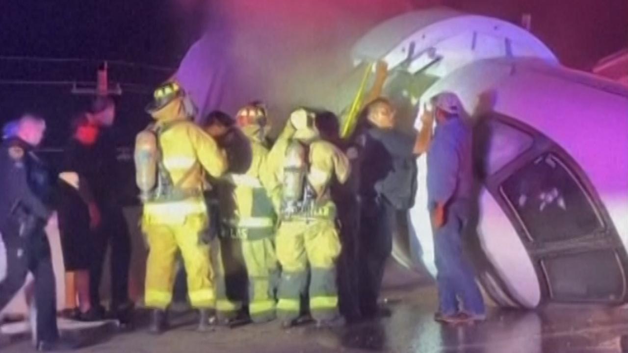 得克萨斯州拉雷多发生一架小型飞机坠毁事故，造成1人死亡

周二晚上10点多，一架