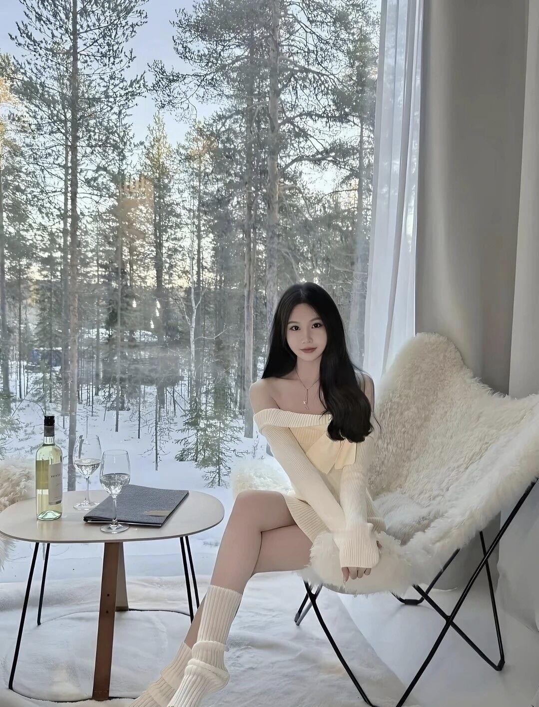 林间雪色作背景，偷得浮生半日闲