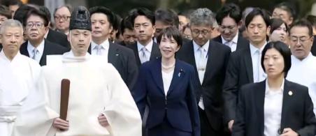 疯狂的高市早苗带着一百二十几个议员今天去参拜靖国神社了。一系列的癫狂举动已经显示
