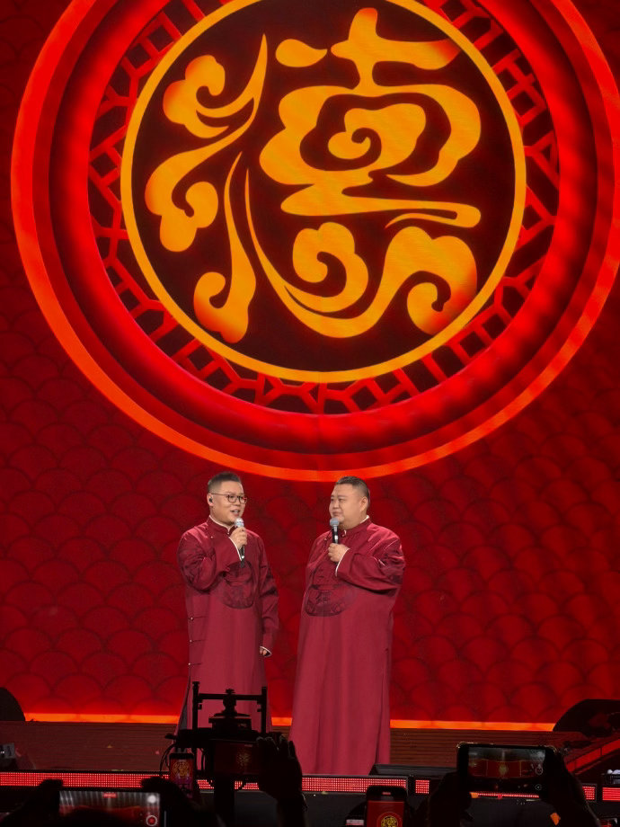 岳云鹏非要唱演唱会厦门站 相声演员开演唱会，有人觉得是玩票。但岳云鹏用二十年的坚
