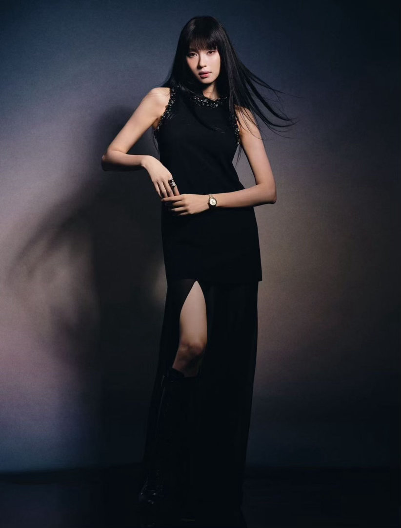 王丹妮好大气的港风美女港圈氛围感天花板王丹妮，自带复古浓颜港风气质，端庄又舒展，