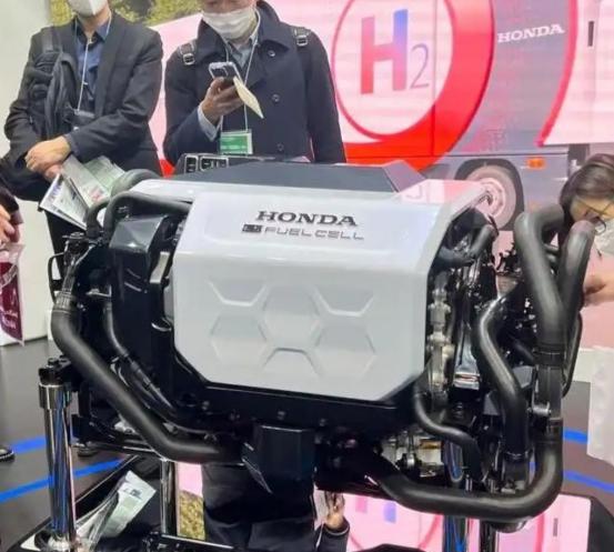 日本最先研究出了氢能电池，于是日本申请了上千个专利，独家生产，等着躺着挣钱，结果