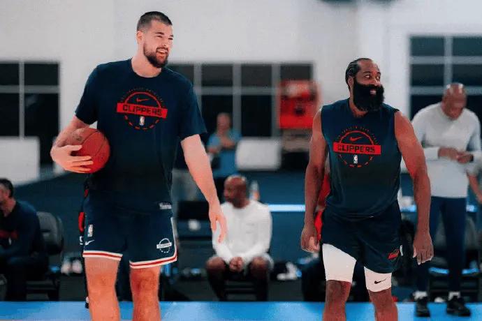 101-129快船再输魔术，3连败，最近，10场1胜9负，目前，4胜11负。
难