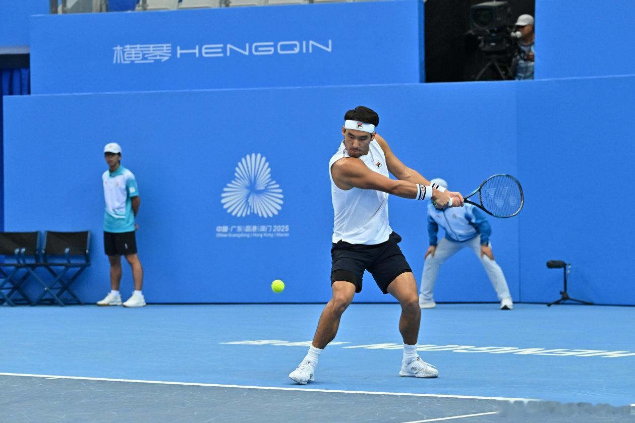 东边不亮西边亮，布云朝克特和队友郑展完胜东道主、广东队的曾姚杰/扬子江，晋级第十