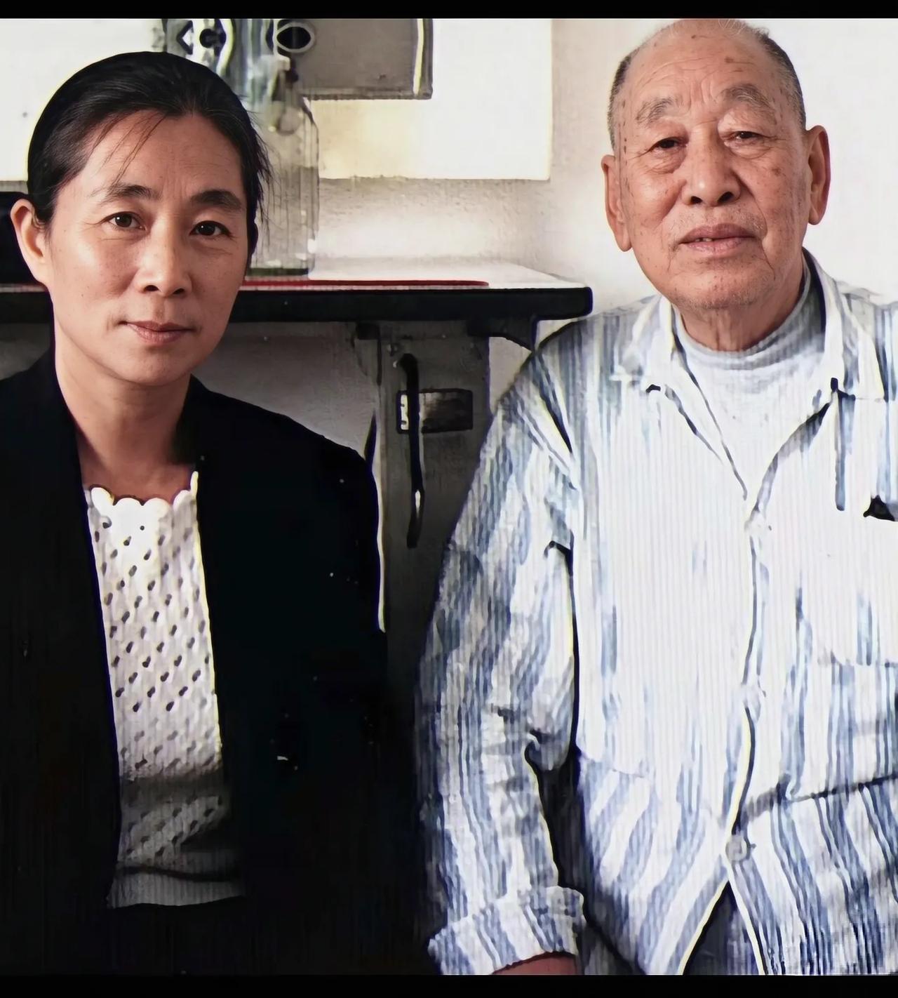 90年代，林豆豆赴北京中日友好医院探望病重的“董叔叔”董科生。董科生曾是警卫班长