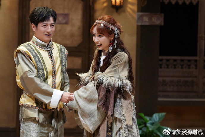 大侦探海妖的秘密大侦探 海妖传说笼罩全岛，仪式未开岛主先死，这场供奉变成了夺命局