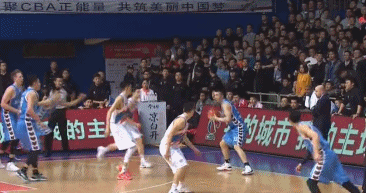 北京队战胜广东晋级半决赛，等待他们的对手是常规赛双杀他们的上海。京沪也是有羁绊、