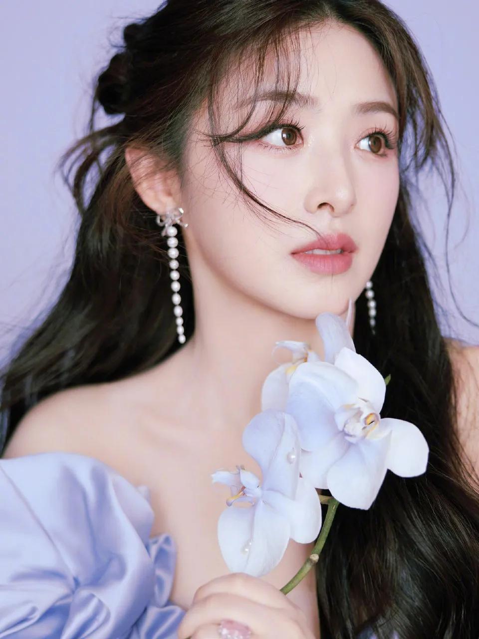 张含韵薰衣色公主裙写真分享张含韵照片 刘美含演技 张含韵清唱 香薰礼盒装 刘美含