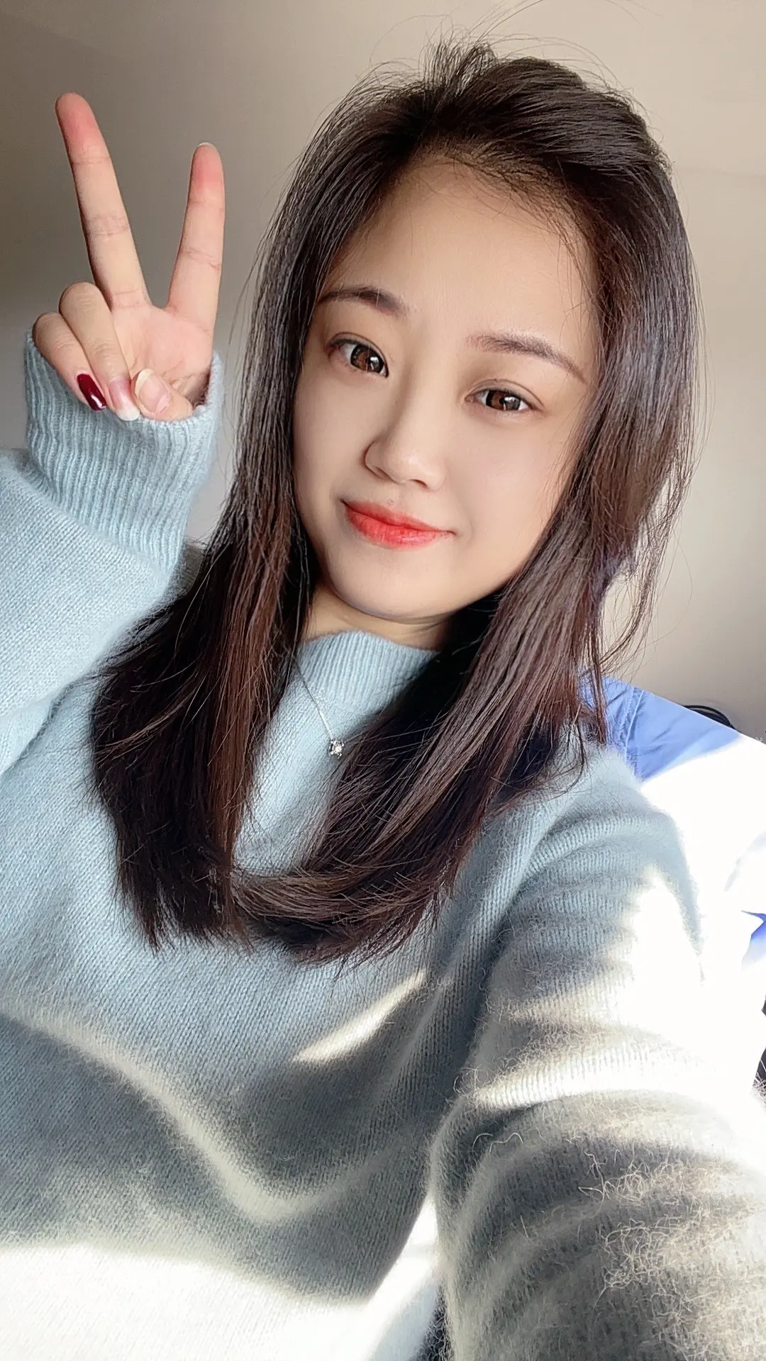 如果可以的话，希望自己温柔点，再温柔点，不要满身戾气，不要紧锁眉头