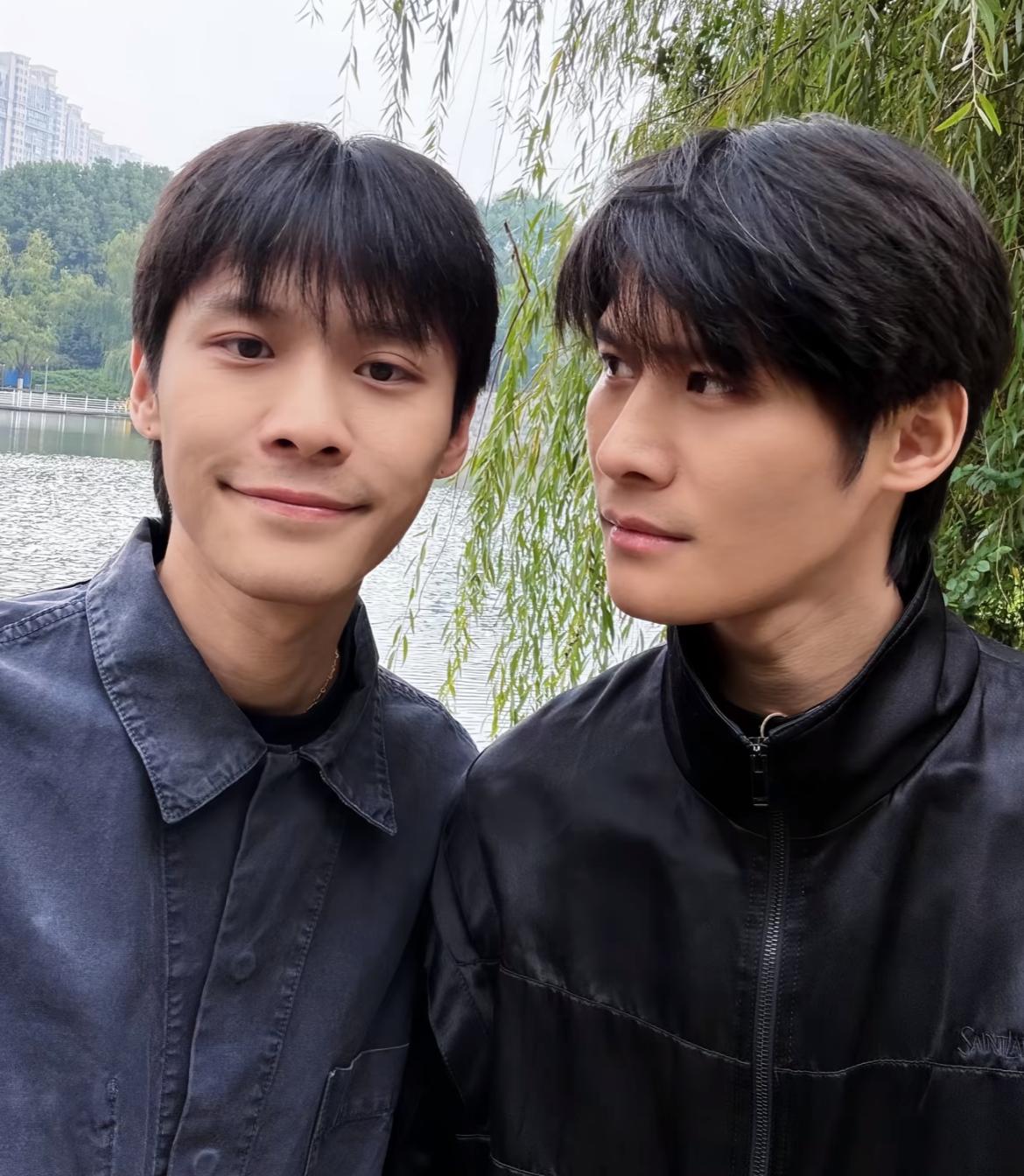 小杨哥大杨哥复出后首晒合照！一小时点赞四万，小杨哥消瘦太多，大杨哥脸上也不再有过