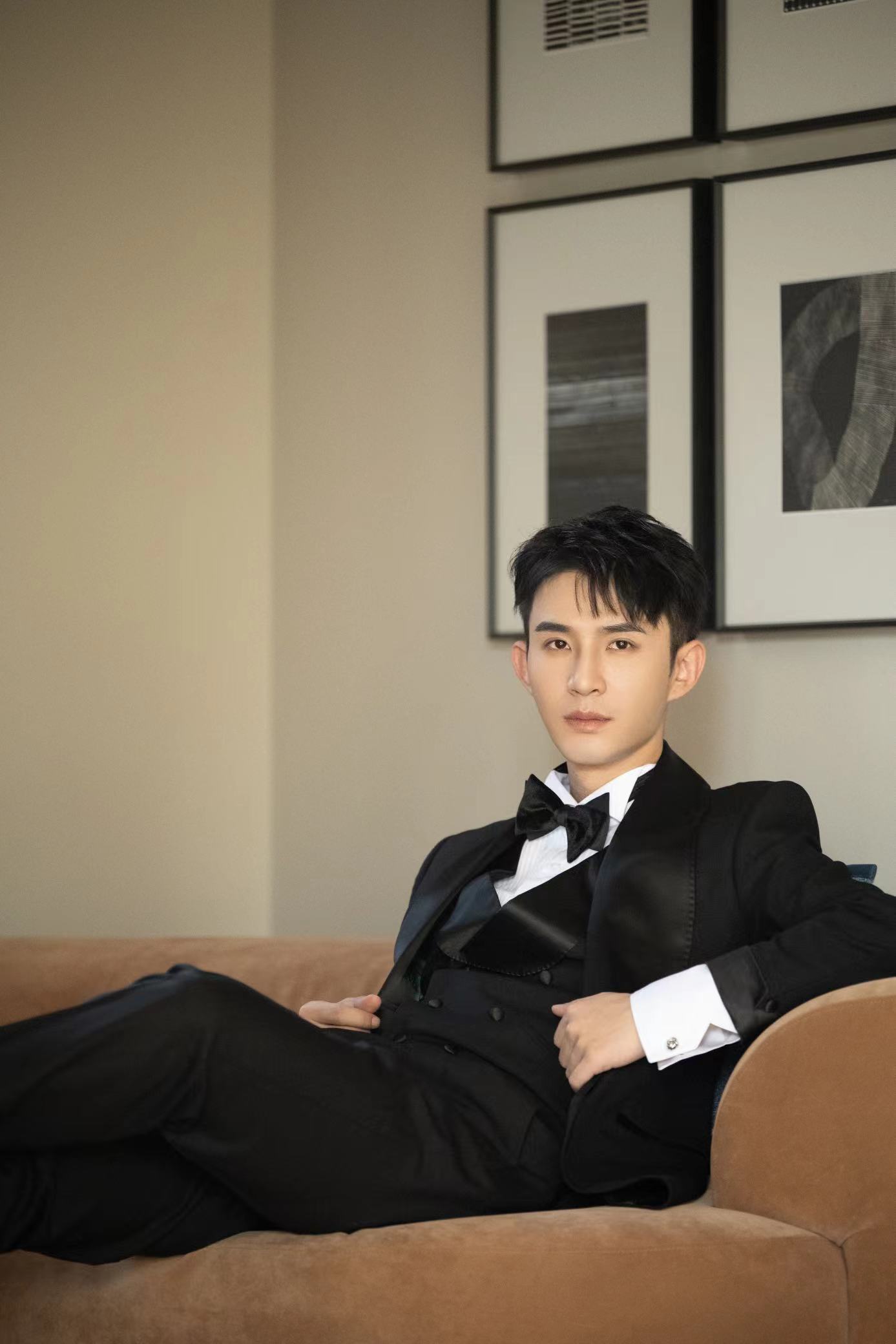 #林允和男演员凌晨对剧本全程拍视频#这说的不就是和管云鹏一起拍戏的事吗！！！在这