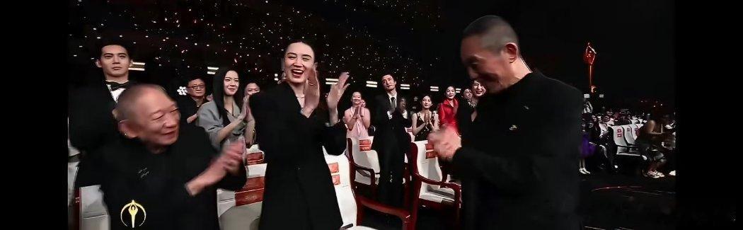 哪吒获奖无人站起惊蛰获奖全体起立没有办法这是现实，影视剧本来就是有圈层的，哪姹之