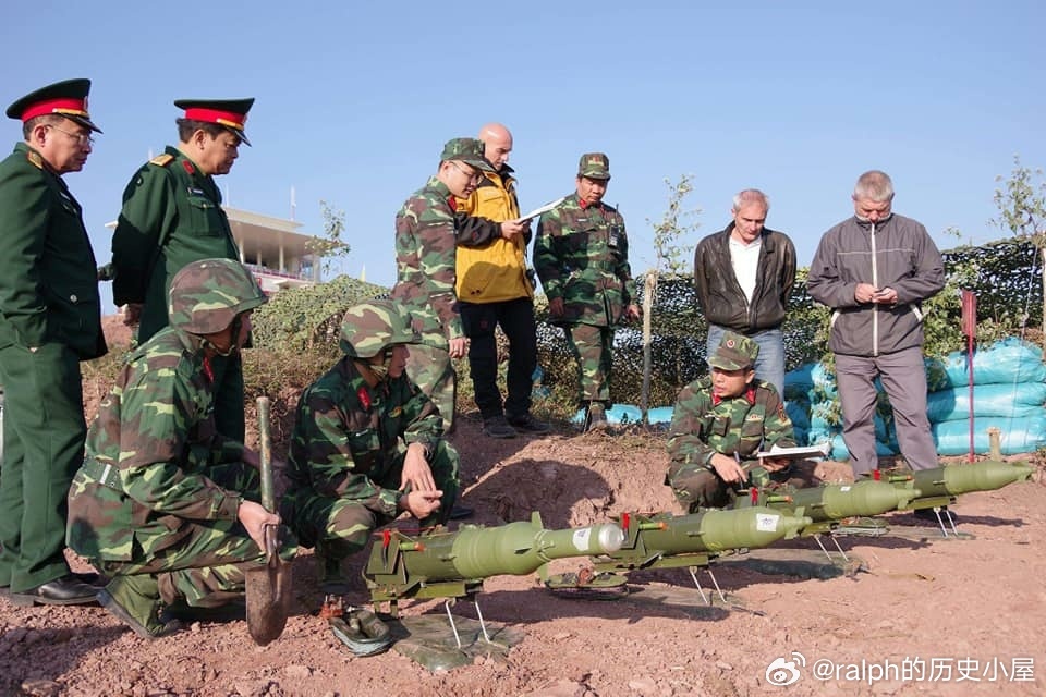 塞尔维亚专家指导越军使用苏制9К14 Малютка“婴儿”（北约代号AT-3）