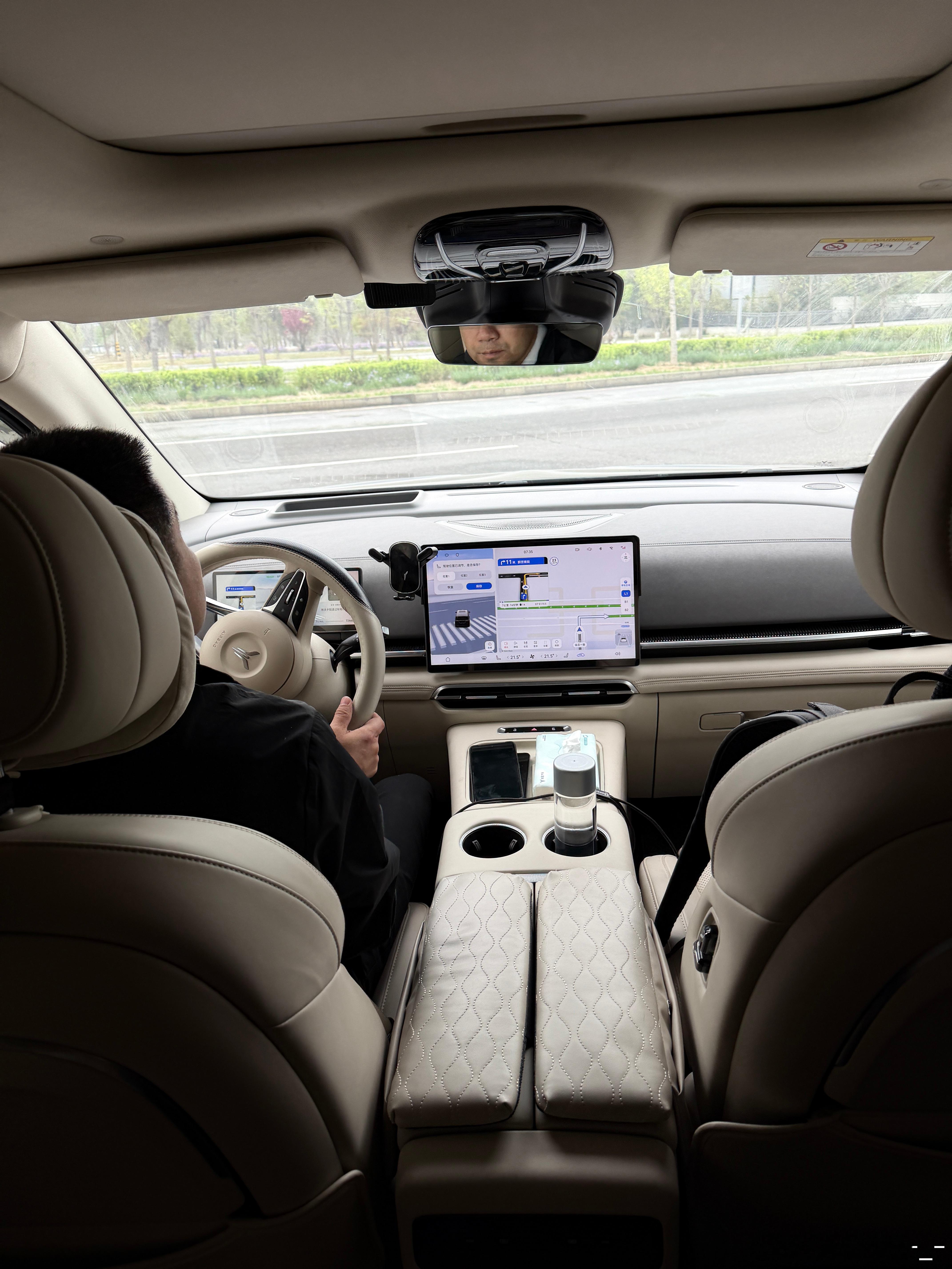 去片场拖鞋出门，感觉回到了广东欧尼茜茜岚图 北京