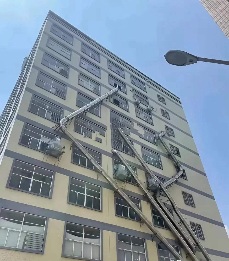 “快递大楼果然名不虚传！” 