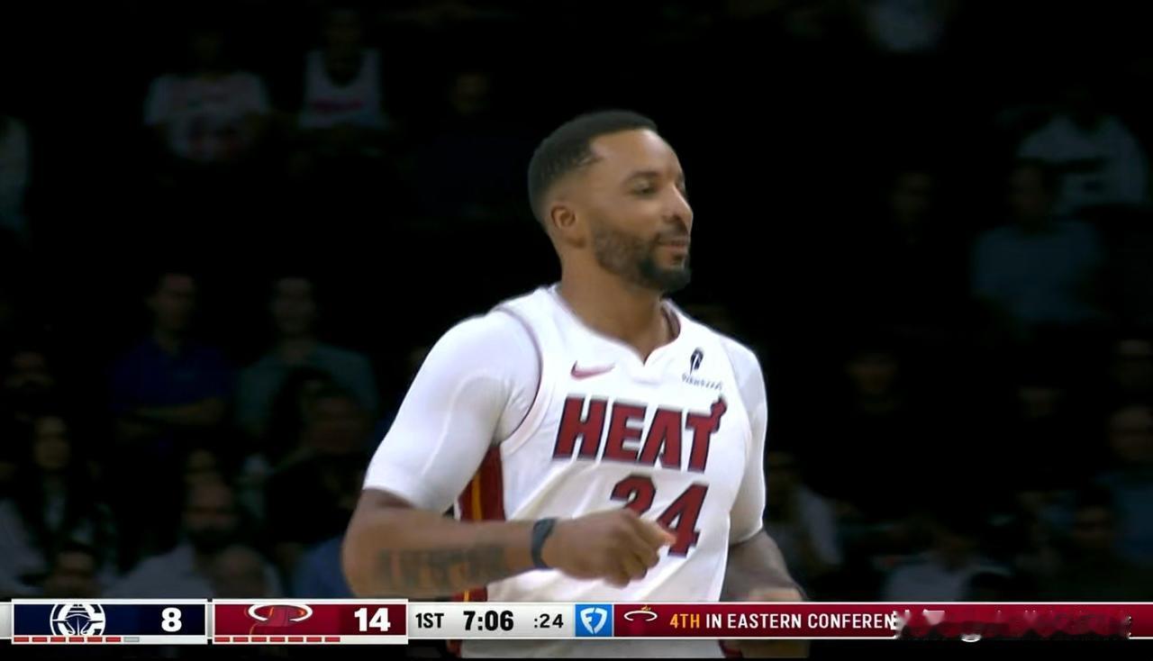 热火球星鲍威尔真是太仁慈了！在今天热火主场迎战快船的首节比赛中，鲍威尔面对旧主显