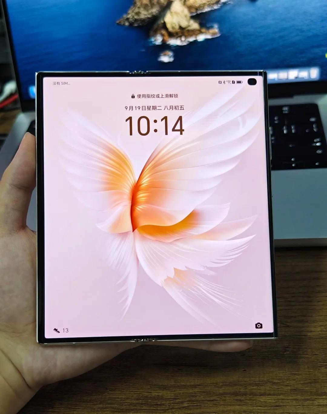 荣耀这款新机怎么说了，说便宜它也算便宜，横向大折叠给干到5999，说贵它也贵，7