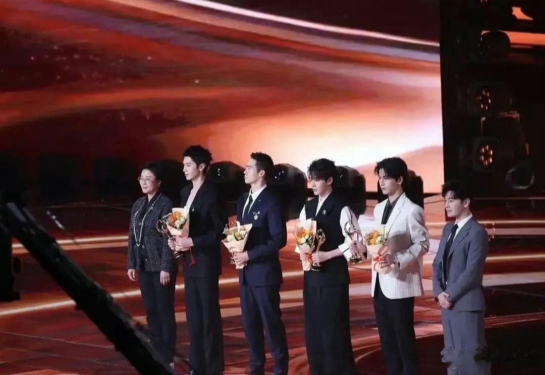 黄晓明现在的咖位，已经可以不用在意身高 ​​​