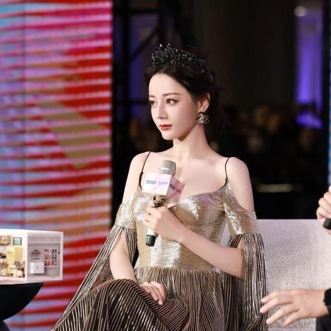 笑不活了！2025内娱活人杀疯了，明星翻车比追剧还上头
 
2025年的内娱，主