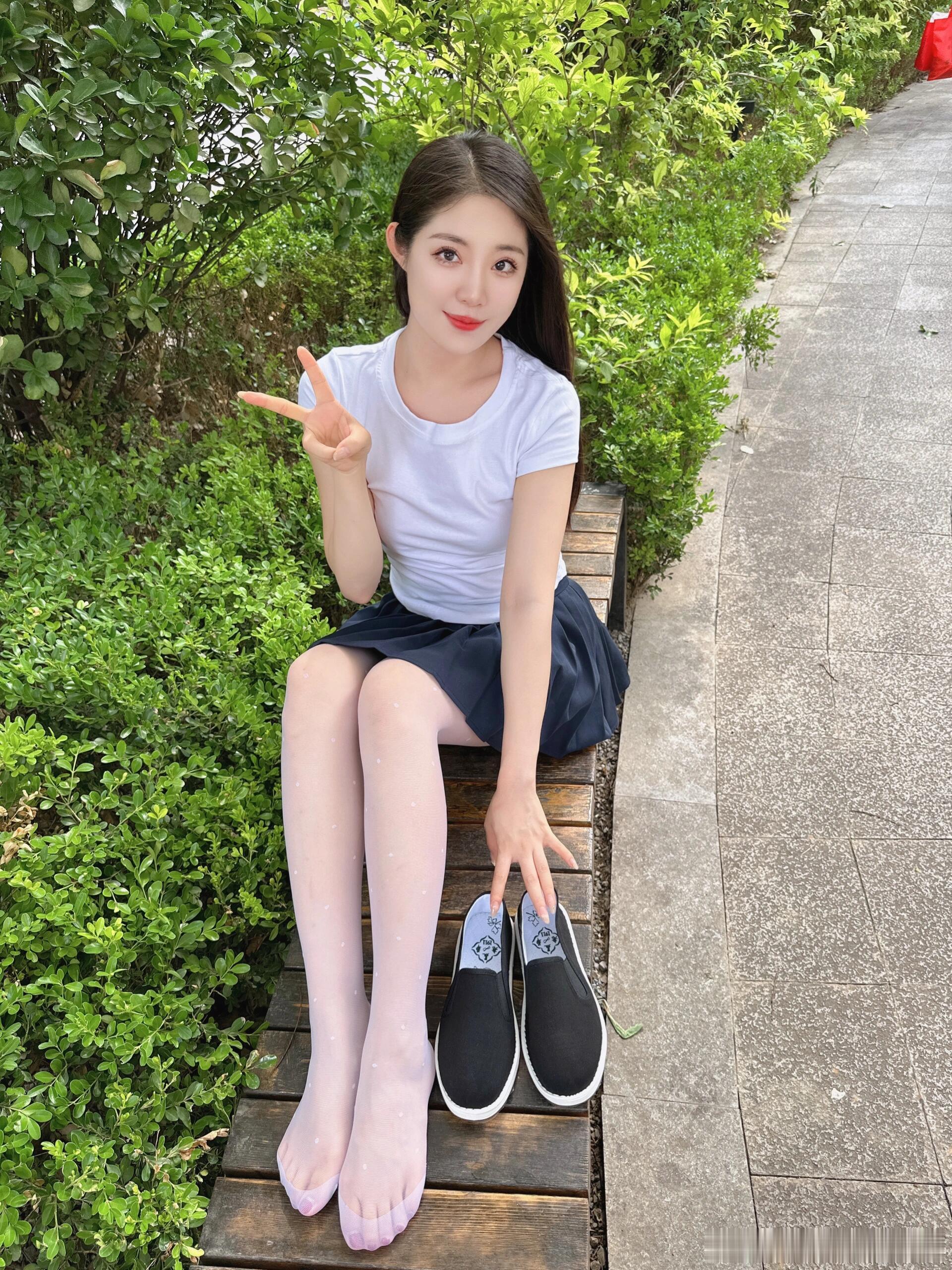 丝袜配北京老布鞋？认真的吗？ ​​​