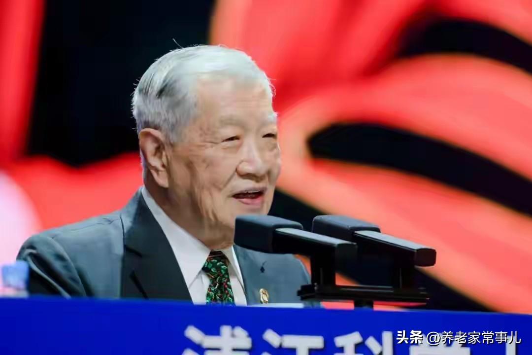 李昌钰离世：一个时代落幕，一种精神永存
 
当“华人神探”李昌钰博士离去，我们悼