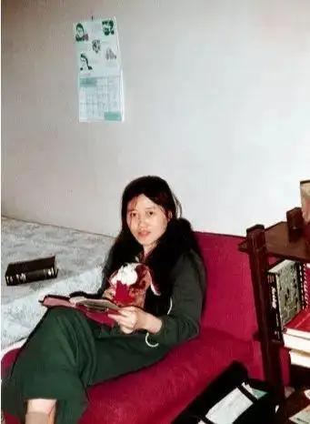 性学专家李银河说：“千万不要在家闲着，即使没工作、没事干，也千万别躺平。因为人一