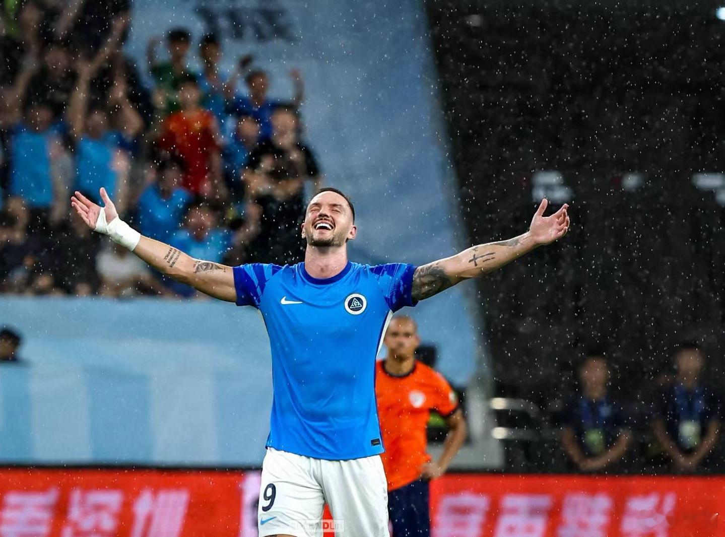 深圳新鹏城 深圳新鹏城俱乐部官宣三名外援离队，分别是队长杜加利奇、“大腿”埃杜以