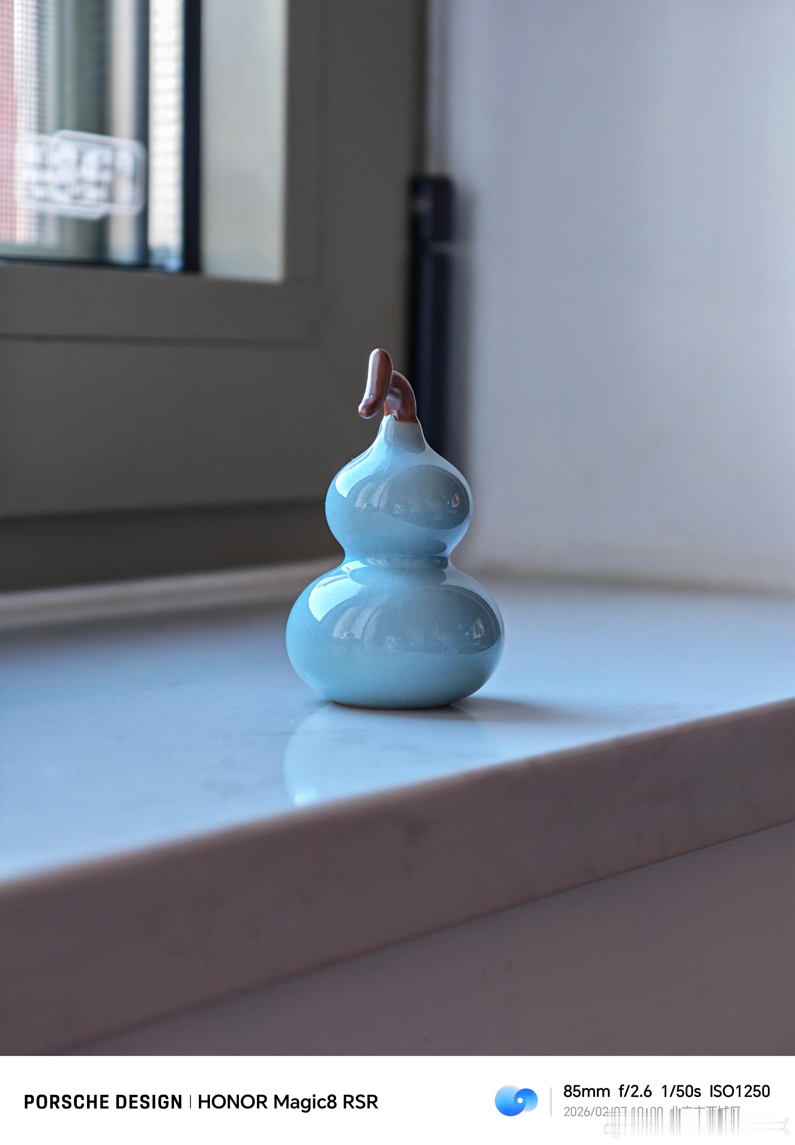 在小🍠买的汝瓷小葫芦，开片一般但颜色我觉得还行，搁家摆着小巧可爱。 