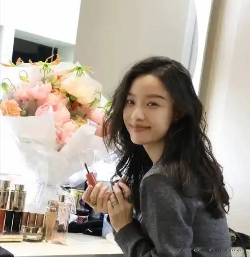 女主
据说曹保平的《她杀》的女主换成了倪妮，倪妮0片酬出演，置换曹保平的两部女主