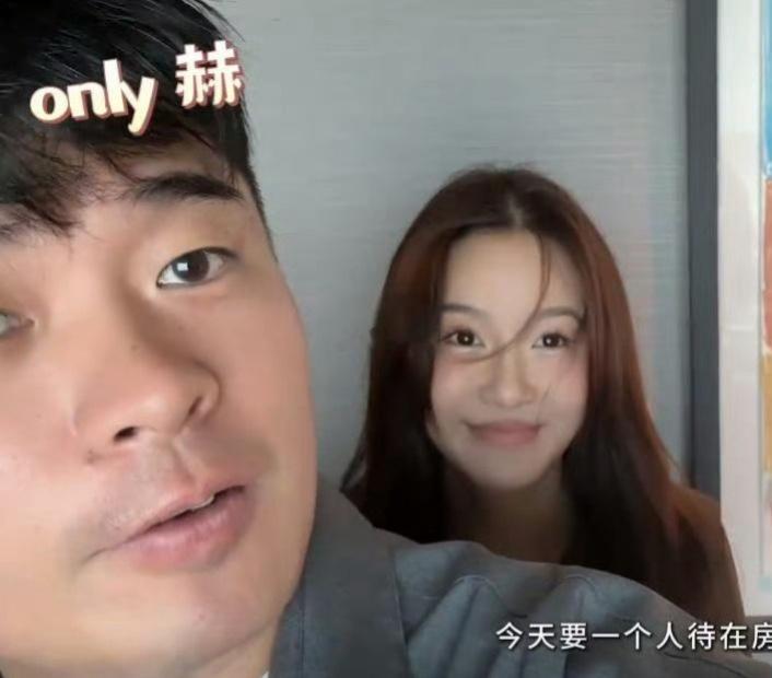 陈赫老婆终于不藏着了，在视频中露脸，长得还蛮可爱的 