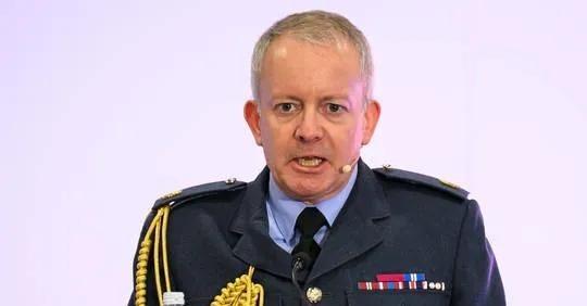 英国国防参谋长理查德·奈顿日前到访乌克兰前线后说，乌克兰军队把杀人搞得像打游戏刷