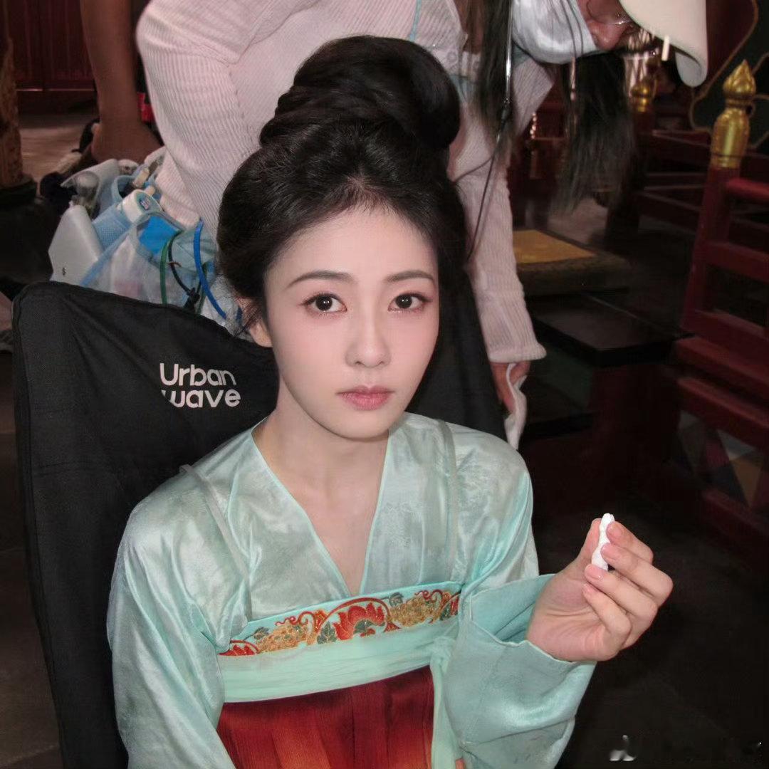 莫离这一段堪比滴血认亲《莫离》验遗诏那段太绝了叶璃当场弹劾，墨修尧跪地泣血，八年