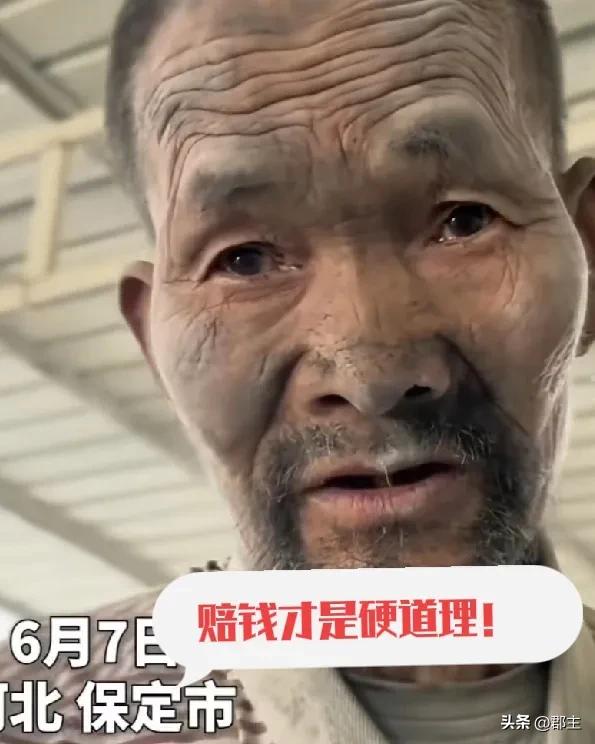扣押残障人士20年，这位水泥老板的报应来了。
经过这几天的网上发酵，这位免费每天