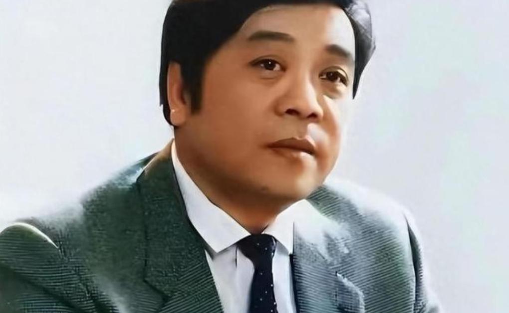 2004年，饶颖自曝与赵忠祥保持多年不正当关系，称对方有特殊癖好致其身心受伤。赵