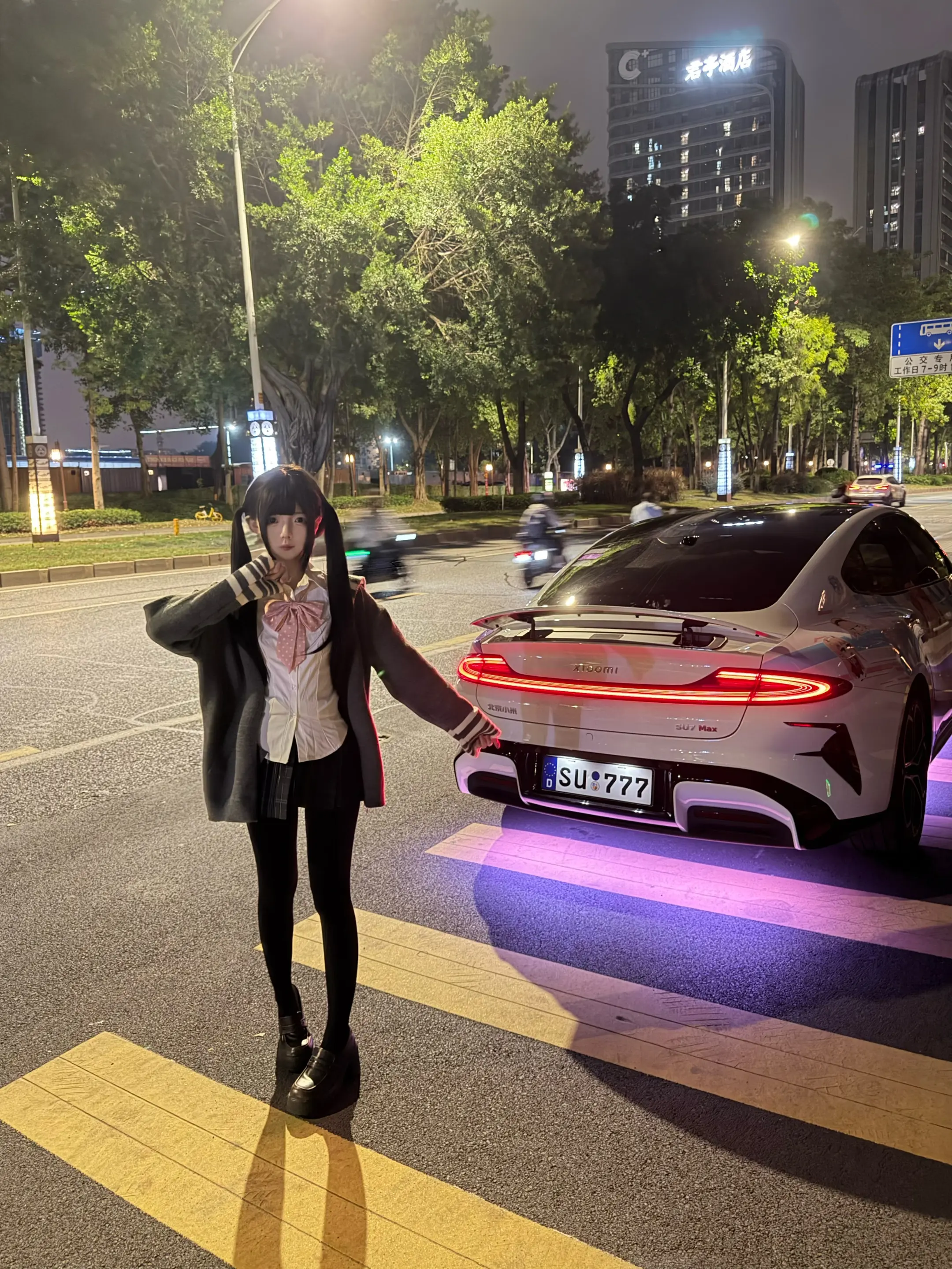 路上遇到了一辆 好帅…