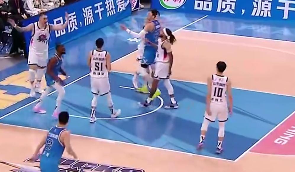 CBA常规赛第12轮：山东压哨两分绝杀北京北汽豪取五连胜
​
​        