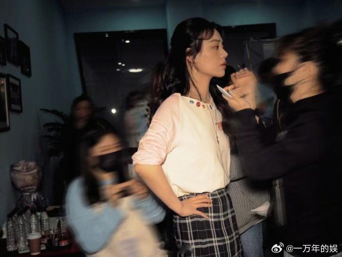 马思纯站在那里就是一部电影马思纯与生俱来的电影感无需刻意摆拍，马思纯自带氛围感，
