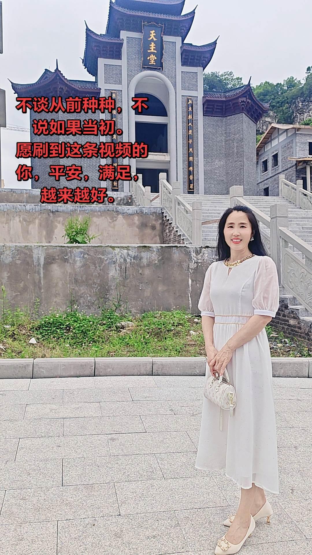 今天被这段话共情了: 
"人生不谈满分，但求满足，生活不谈富贵，但求平安。不谈从